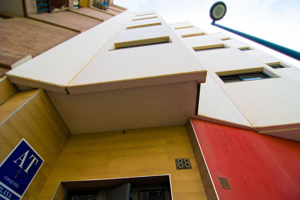 Apartamentos 16:9 Playa Suites Almería Exteriör bild